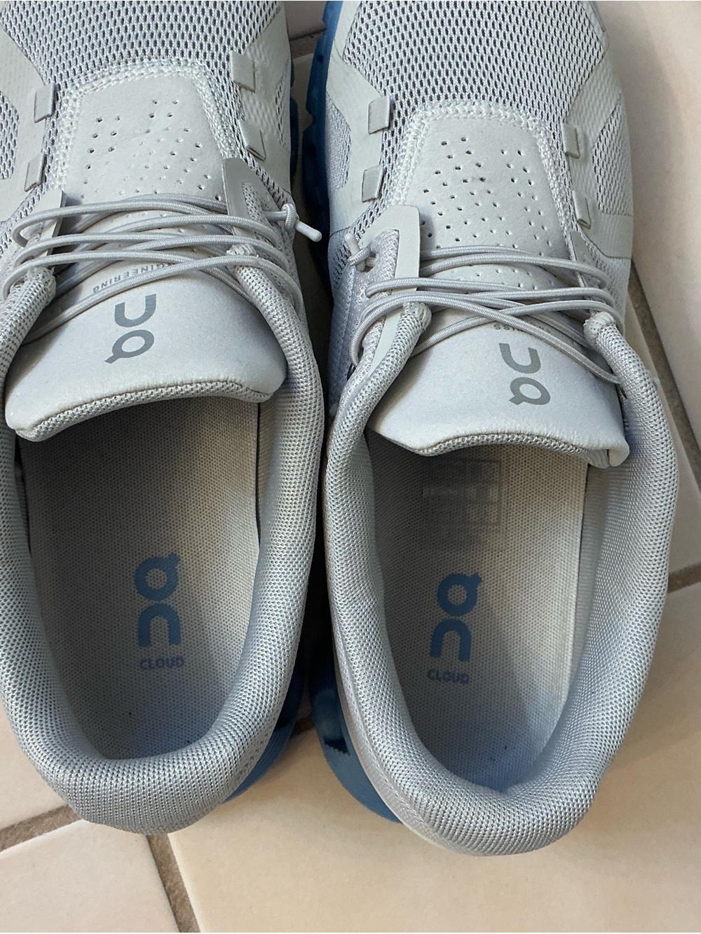 On Cloud 5 Women’s Running Sneakers Pearl/ Neptune Sz 9 EUC! - Picture 7 of 9